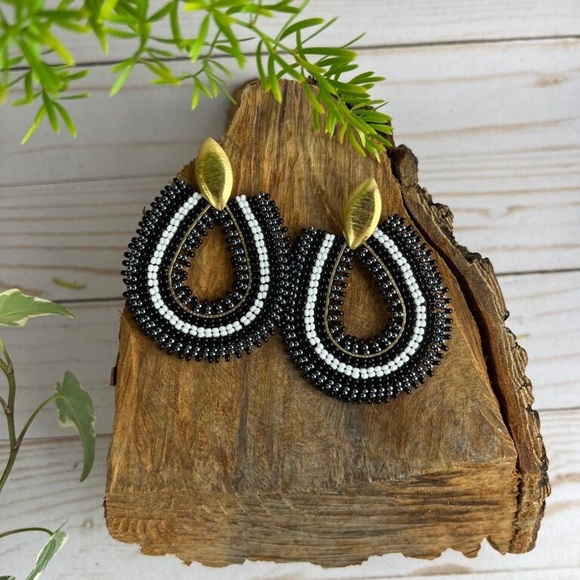 Elegant Black & Gold Stylish Teardrop Dangle Earrings for Woman - Picture 4 of 7